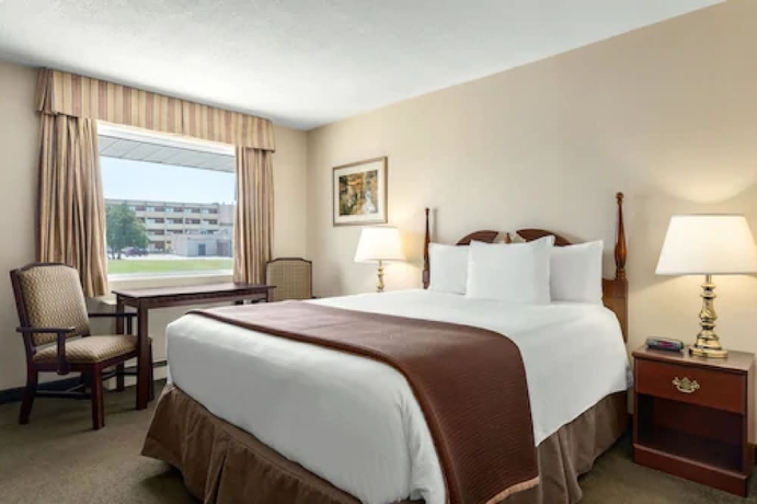 Imagen general del Hotel Travelodge By Wyndham Kingston Lasalle. Foto 2