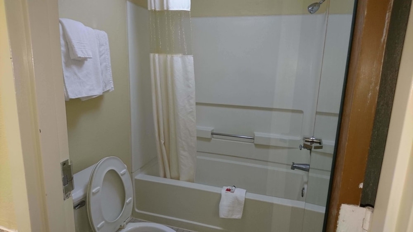 Imagen de la habitación del Hotel Travelodge By Wyndham Knoxville East. Foto 9