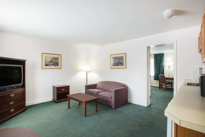 Imagen de la habitación del Hotel Travelodge By Wyndham Lake George Ny. Foto 2