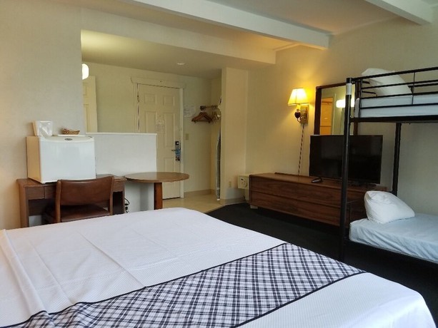 Imagen de la habitación del Hotel Travelodge By Wyndham Lake George Ny. Foto 10