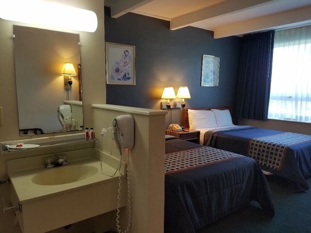 Imagen de la habitación del Hotel Travelodge By Wyndham Lake George Ny. Foto 15