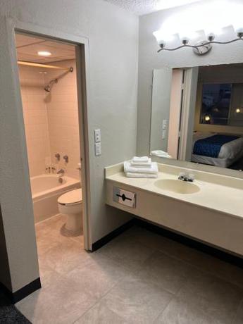 Imagen de la habitación del Hotel Travelodge By Wyndham Lincoln Northeast. Foto 10