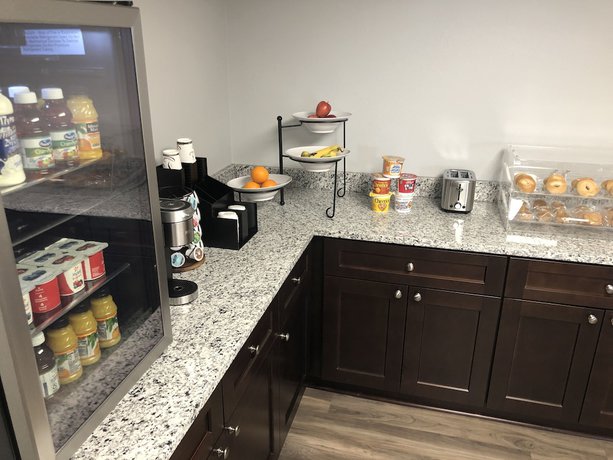Imagen del bar/restaurante del Hotel Travelodge By Wyndham Lincoln South. Foto 1
