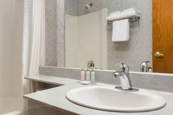 Imagen de la habitación del Hotel Travelodge By Wyndham Lloydminster. Foto 11