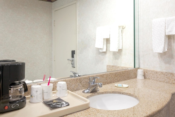 Imagen de la habitación del Hotel Travelodge By Wyndham Long Beach Convention Center. Foto 5