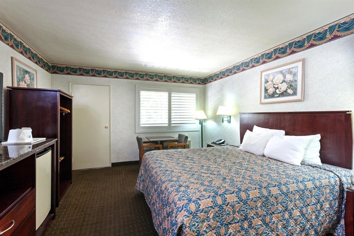 Imagen de la habitación del Hotel Travelodge By Wyndham Long Beach Convention Center. Foto 7