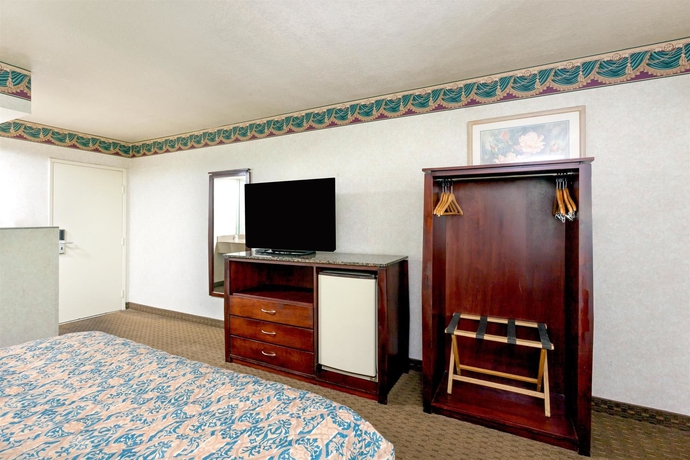 Imagen de la habitación del Hotel Travelodge By Wyndham Long Beach Convention Center. Foto 10
