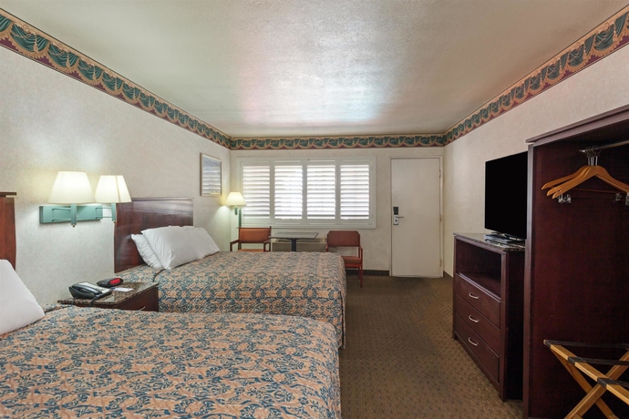 Imagen de la habitación del Hotel Travelodge By Wyndham Long Beach Convention Center. Foto 11