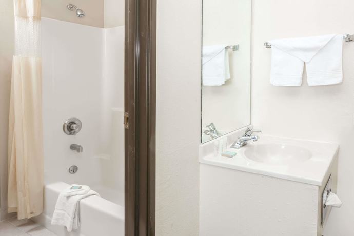 Imagen de la habitación del Hotel Travelodge By Wyndham Longmont. Foto 5