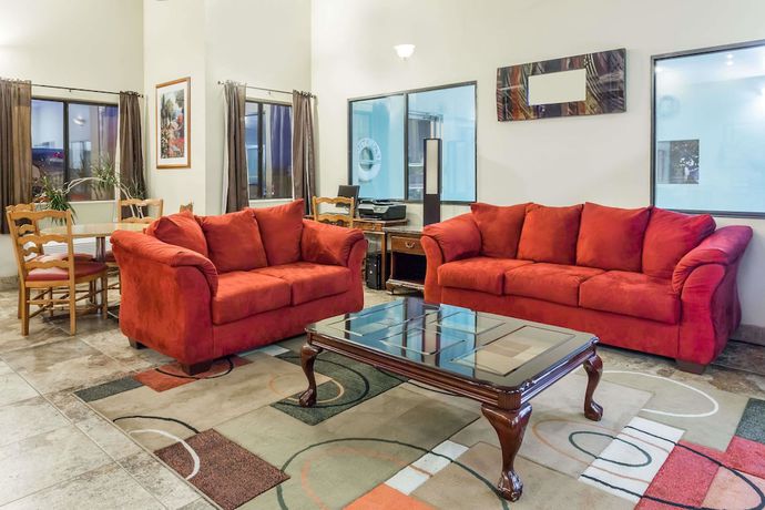 Imagen de los interiores del Hotel Travelodge By Wyndham Longmont. Foto 11