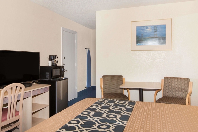 Imagen de la habitación del Hotel Travelodge By Wyndham Los Banos Ca. Foto 6