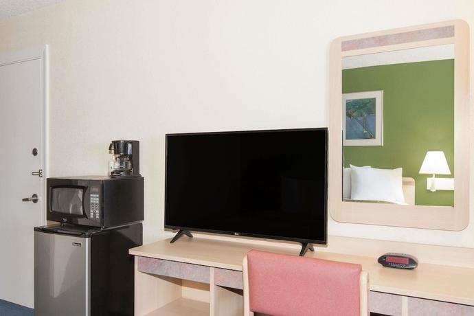 Imagen de la habitación del Hotel Travelodge By Wyndham Los Banos Ca. Foto 10