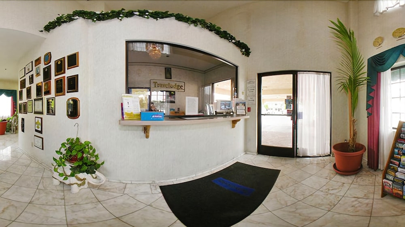 Imagen de los interiores del Hotel Travelodge By Wyndham Lynwood. Foto 13