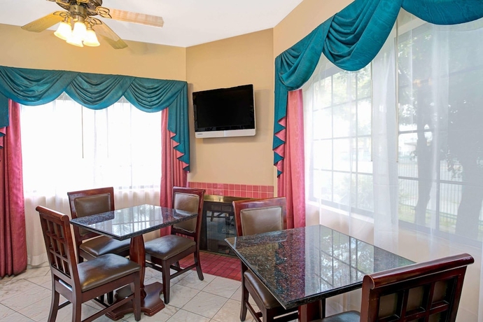 Imagen de los interiores del Hotel Travelodge By Wyndham Lynwood. Foto 15