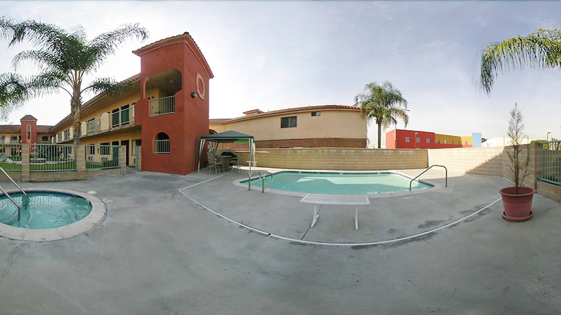 Imagen de la piscina del Hotel Travelodge By Wyndham Lynwood. Foto 17