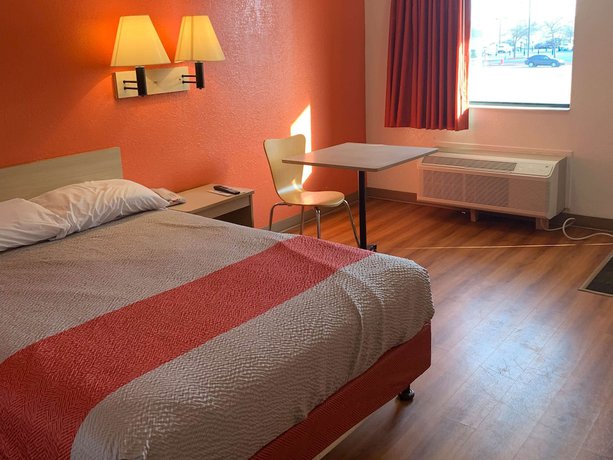 Imagen de la habitación del Hotel Travelodge By Wyndham Madison Heights Mi. Foto 6