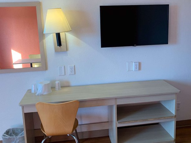 Imagen de la habitación del Hotel Travelodge By Wyndham Madison Heights Mi. Foto 7