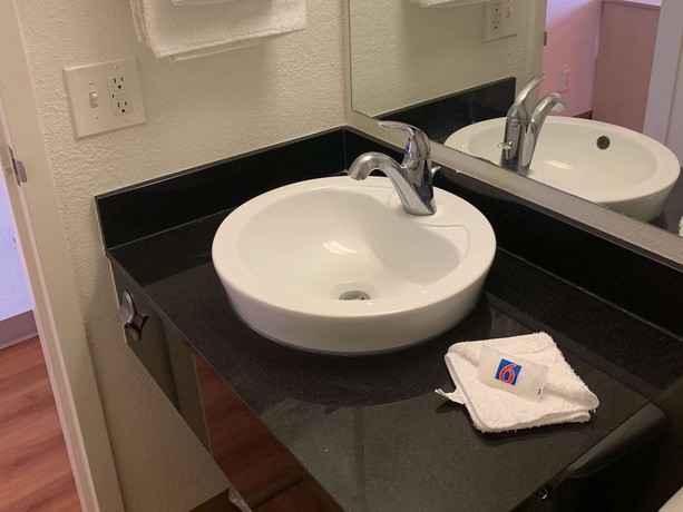 Imagen de la habitación del Hotel Travelodge By Wyndham Madison Heights Mi. Foto 10