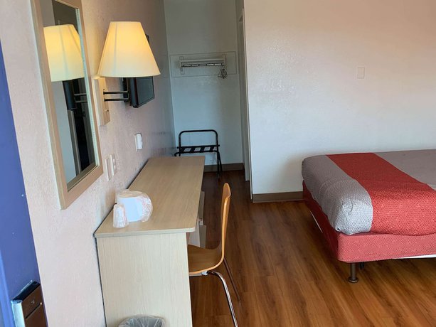 Imagen de la habitación del Hotel Travelodge By Wyndham Madison Heights Mi. Foto 13