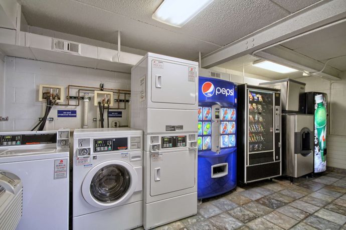 Imagen de los interiores del Hotel Travelodge By Wyndham Madison Heights Mi. Foto 14