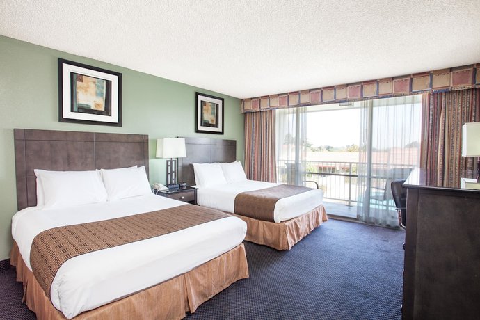 Imagen de la habitación del Hotel Travelodge By Wyndham Monterey Bay. Foto 6