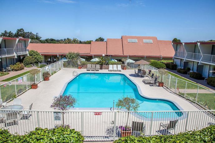 Imagen de la piscina del Hotel Travelodge By Wyndham Monterey Bay. Foto 12