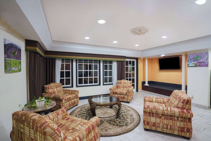 Imagen de los interiores del Hotel Travelodge By Wyndham Montgomery East. Foto 19