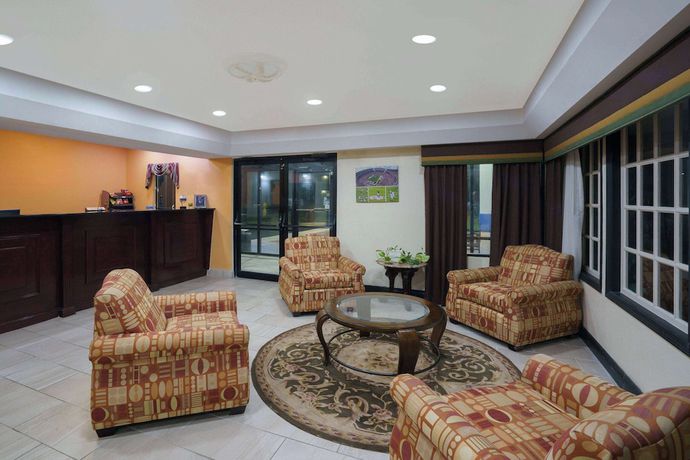 Imagen de los interiores del Hotel Travelodge By Wyndham Montgomery East. Foto 20
