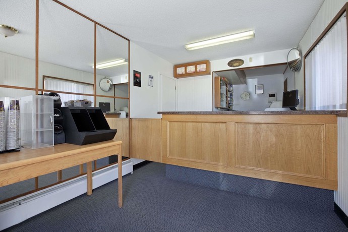 Imagen de los interiores del Hotel Travelodge By Wyndham Moose Jaw. Foto 5