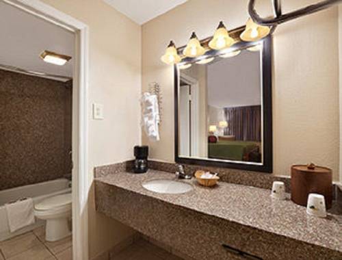 Imagen de la habitación del Hotel Travelodge By Wyndham New Orleans West Harvey. Foto 3