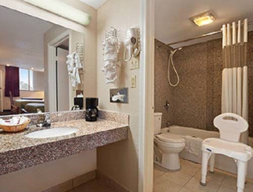 Imagen de la habitación del Hotel Travelodge By Wyndham New Orleans West Harvey. Foto 11