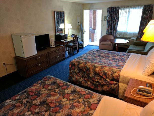 Imagen de la habitación del Hotel Travelodge By Wyndham Niagara Falls Lundys Lane. Foto 5