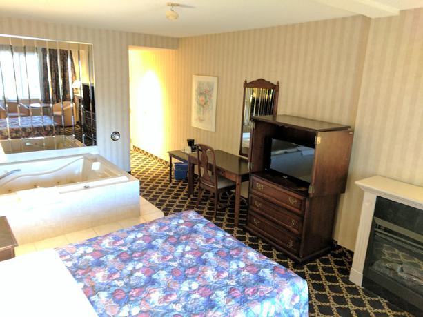 Imagen de la habitación del Hotel Travelodge By Wyndham Niagara Falls Lundys Lane. Foto 8