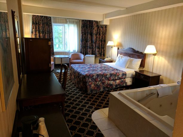 Imagen de la habitación del Hotel Travelodge By Wyndham Niagara Falls Lundys Lane. Foto 9