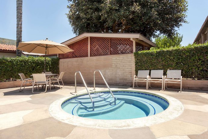 Imagen de la piscina del Hotel Travelodge By Wyndham Orange County Airport/ Costa Mesa. Foto 17