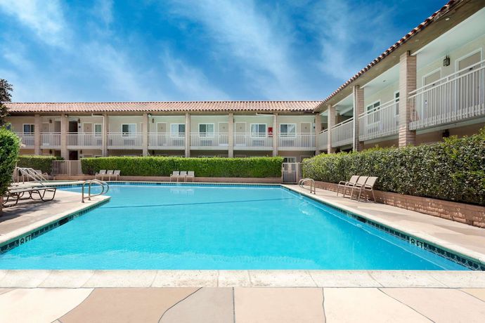 Imagen de la piscina del Hotel Travelodge By Wyndham Orange County Airport/ Costa Mesa. Foto 18