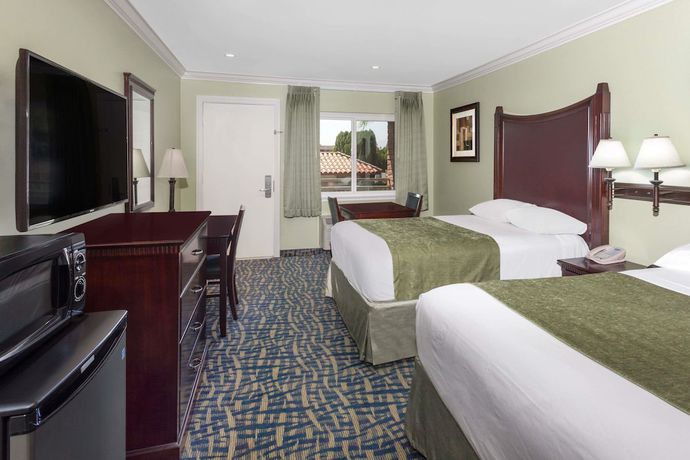 Imagen de la habitación del Hotel Travelodge By Wyndham Orange County Airport/ Costa Mesa. Foto 6