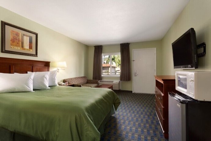 Imagen de la habitación del Hotel Travelodge By Wyndham Orange County Airport/ Costa Mesa. Foto 7