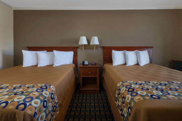 Imagen de la habitación del Hotel Travelodge By Wyndham Orangeburg. Foto 12