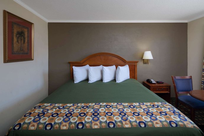 Imagen de la habitación del Hotel Travelodge By Wyndham Orangeburg. Foto 17