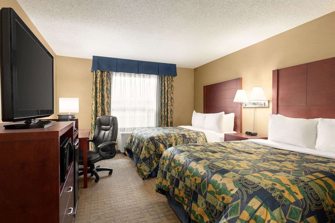 Imagen de la habitación del Hotel Travelodge By Wyndham Oshawa Whitby. Foto 5