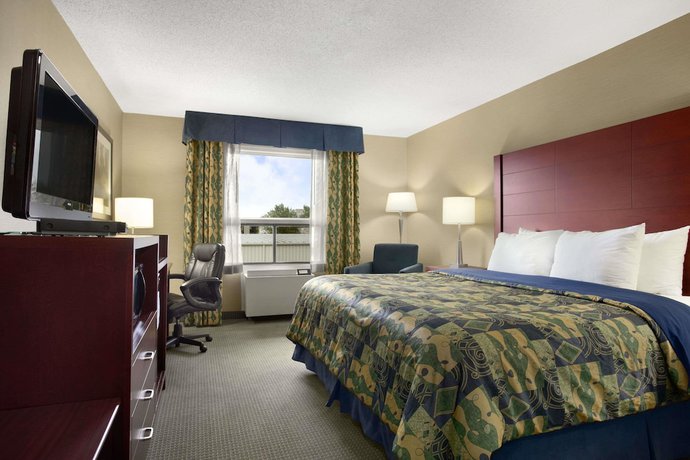 Imagen de la habitación del Hotel Travelodge By Wyndham Oshawa Whitby. Foto 6