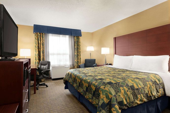 Imagen de la habitación del Hotel Travelodge By Wyndham Oshawa Whitby. Foto 8