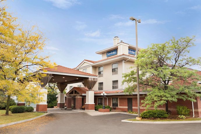 Imagen general del Hotel Travelodge By Wyndham Oshawa Whitby. Foto 1