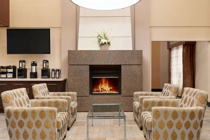Imagen de los interiores del Hotel Travelodge By Wyndham Oshawa Whitby. Foto 18