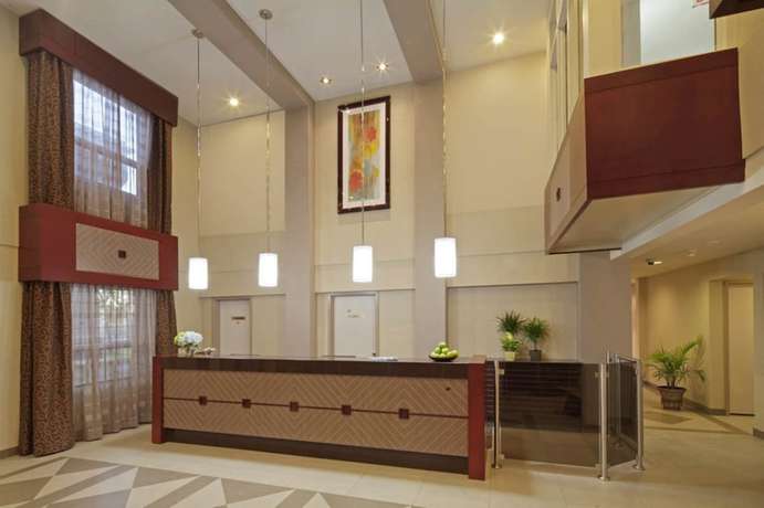 Imagen de los interiores del Hotel Travelodge By Wyndham Oshawa Whitby. Foto 19