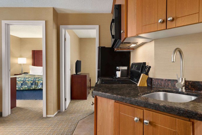 Imagen de la habitación del Hotel Travelodge By Wyndham Oshawa Whitby. Foto 13