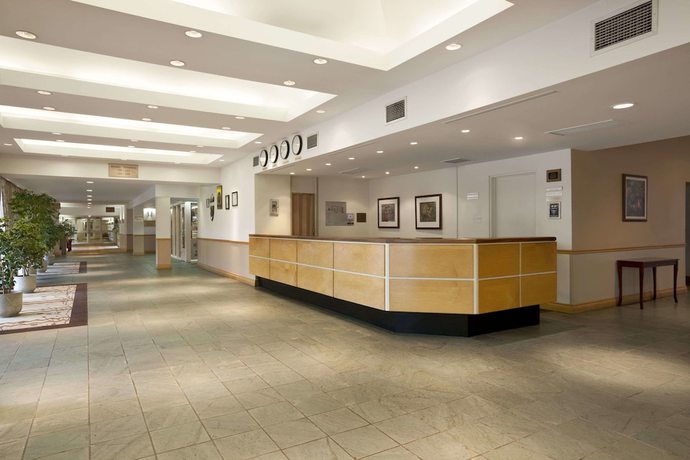 Imagen de los interiores del Hotel Travelodge By Wyndham Ottawa West. Foto 14