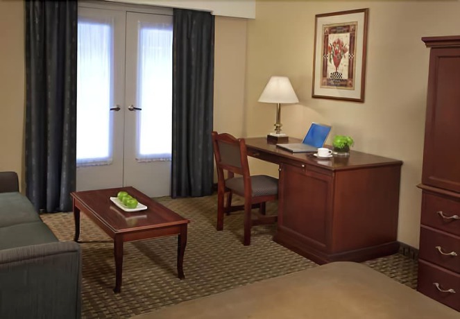 Imagen de la habitación del Hotel Travelodge By Wyndham Ottawa West. Foto 5