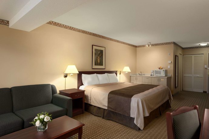 Imagen de la habitación del Hotel Travelodge By Wyndham Ottawa West. Foto 10